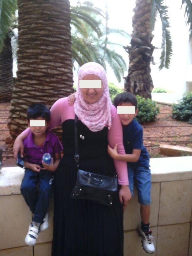 Fake-photo-of-rich-Syrian-Woman-with-children2
